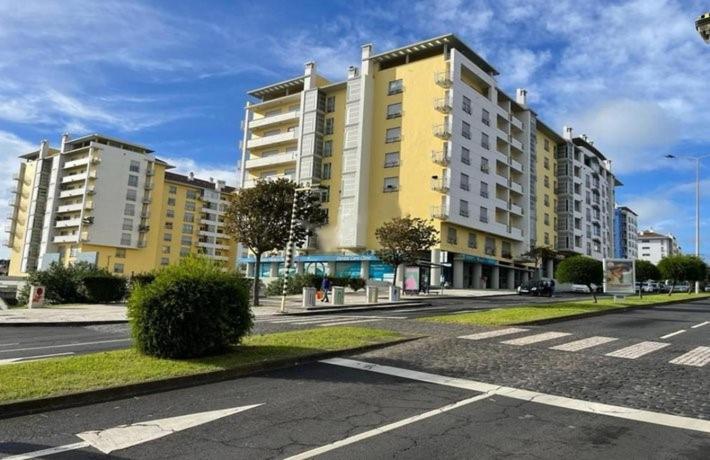 Oceanus Executive Lägenhet Ponta Delgada Exteriör bild